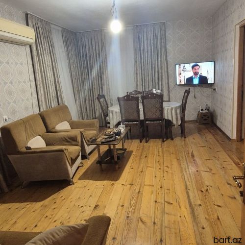 Xocəsəndə 6 otaqlı həyət evi satilir.