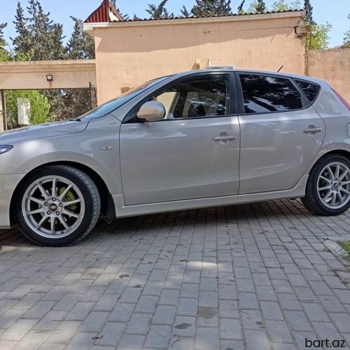 Hyundai i30: 1.4 l | 2011 il 