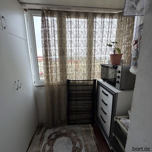Masazır qəs-də 2 otaqli mənzil satilir.
