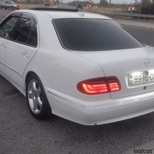 Mercedes-Benz 280: 2.8 l | 2000 il 