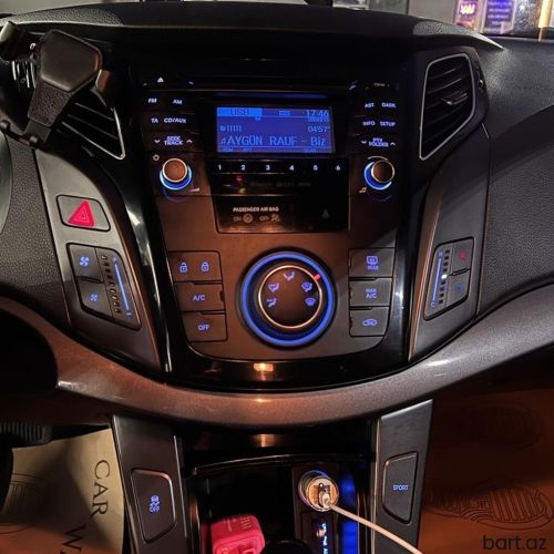 Hyundai i40: 1.7 l. | 2012 il