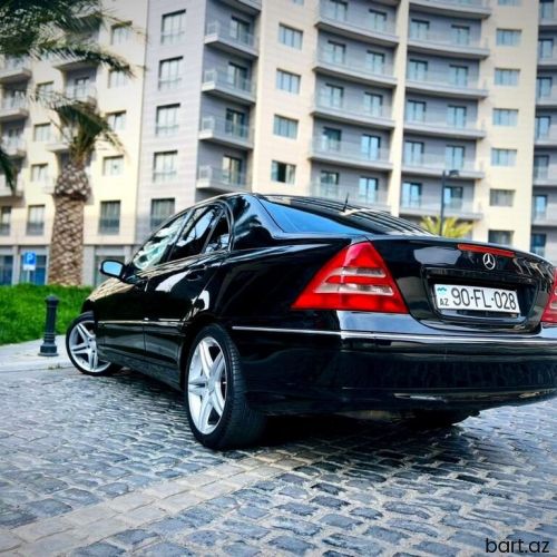 Mercedes-Benz C 240: 2.6 l. | 2000 il