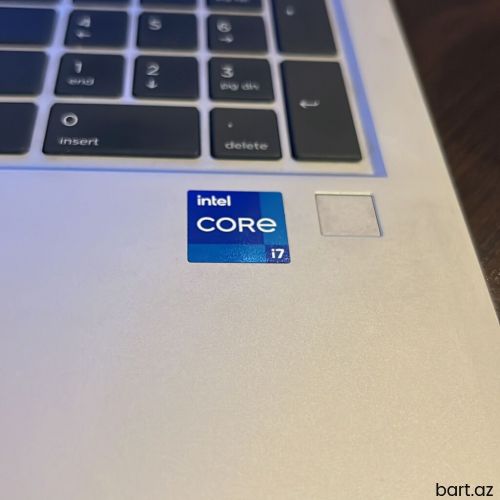 Intel Core i7, 16 GB, 15.6 