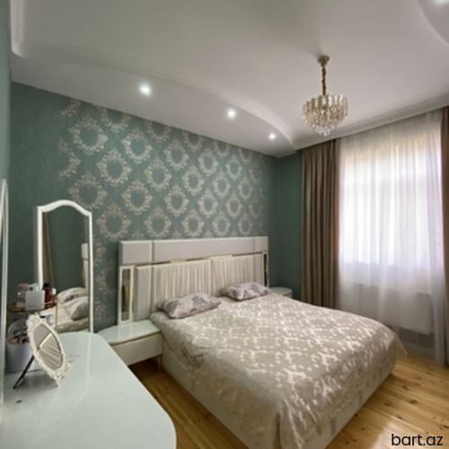 Mehdiabad qəs-də 5 otaqlı  həyət evi satilir.