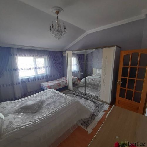 Binəqədi qəs-də 2 otaqli mənzil satilir.