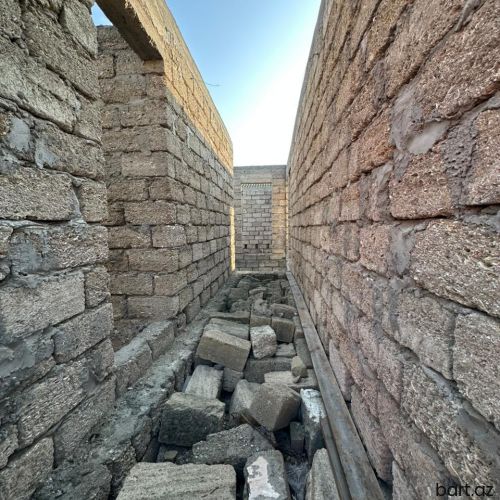 2 otaqlı həyət evi satılır