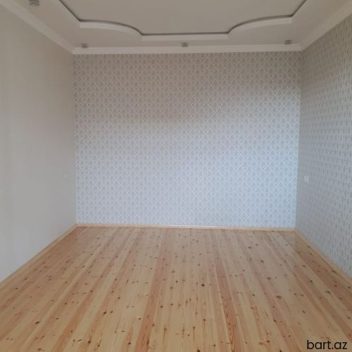 Binəqədi qəs. 4 otaqlı həyət evi satilir.