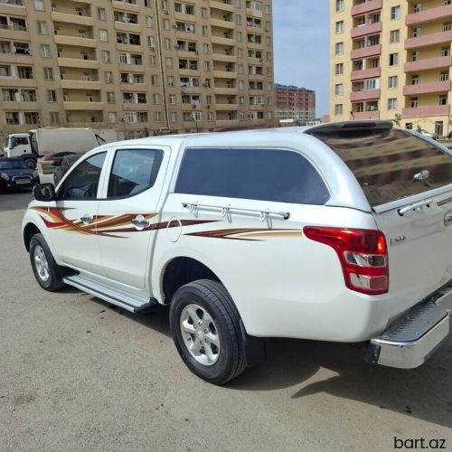 Mitsubishi L200: 2.5 l | 2015 il