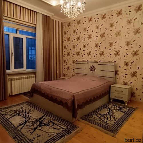 Binədə 6 otaqlı həyət evi satilir.