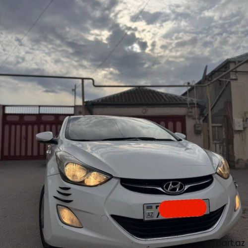 Hyundai Elantra: 1.8 l | 2014 il