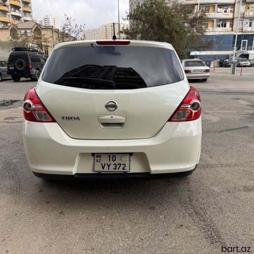Nissan Tiida: 1.5 l | 2012 il