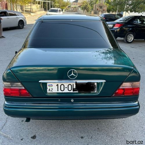 Mercedes-Benz E 220: 2.2 l | 1994 il