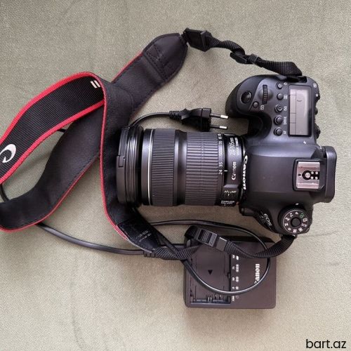 Canon fotoaparar satılır.