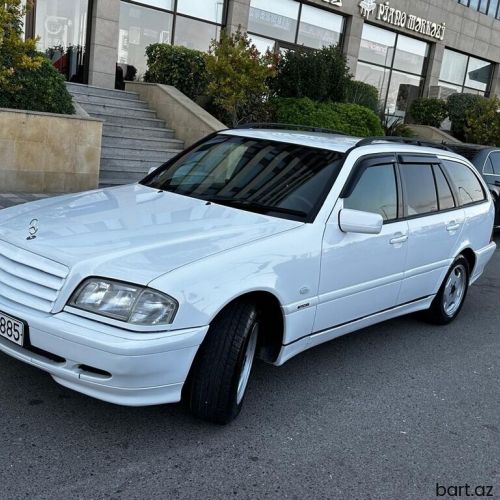 Mercedes-Benz C 230: 2.2 l | 1999 il 