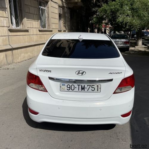 Hyundai Accent: 1.6 l | 2011 il