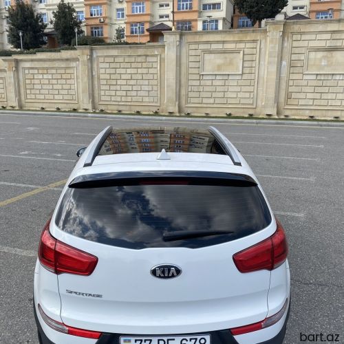 Kia Sportage: 2 l | 2014 il