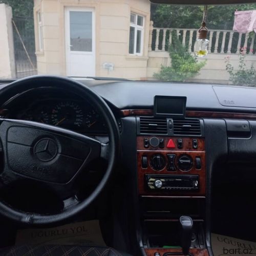 Mercedes-Benz E 240: 2.4 l. | 1998 il