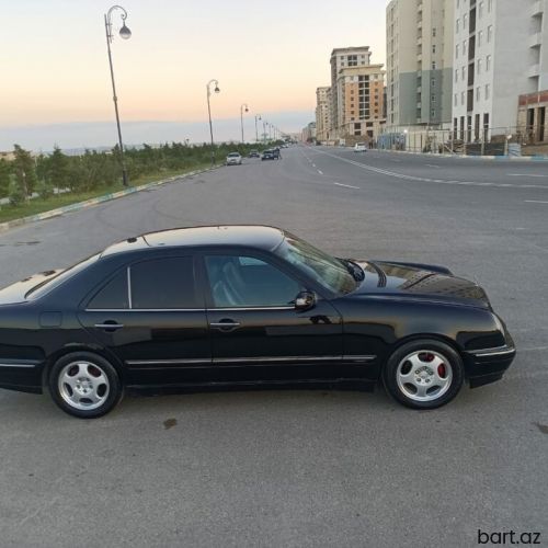 Mercedes-Benz E 240: 2.4 | 2000 il 