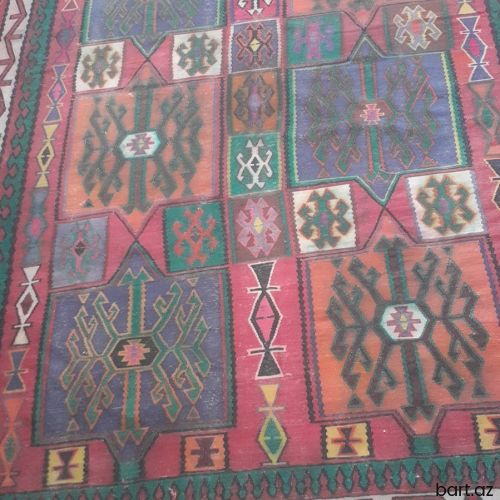 Qedim kilim satilir.