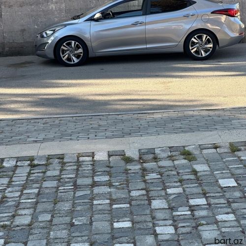 Hyundai Elantra: 1.5 l | 2015 il 