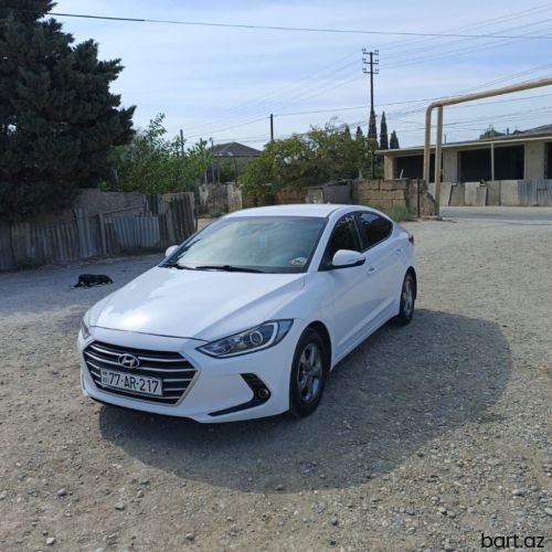 Hyundai Avante: 0.2 l | 2017 il