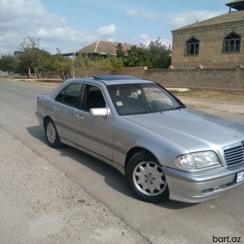Mercedes-Benz 240: 2.4 l. | 1998 il