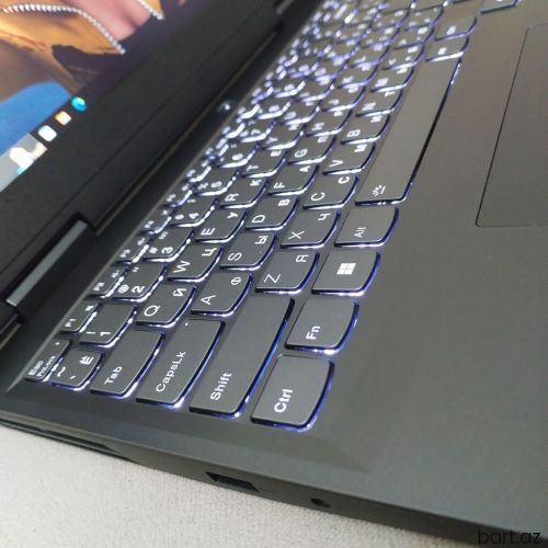 Intel Core i7, 16 GB, 15.6 