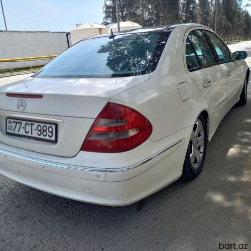 Mercedes-Benz E 240: 2.4 l. | 2004 il 