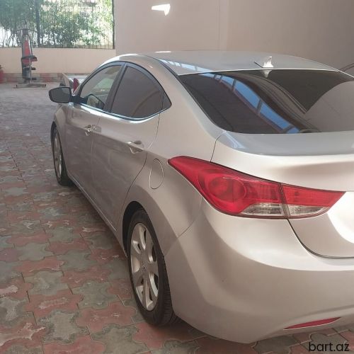 Hyundai Elantra: 1.8 l | 2012 il