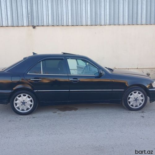 Mercedes-Benz 230: 2.3 l | 1998 il