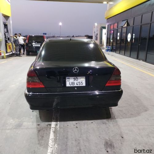 Mercedes-Benz C 180: 2.3 l | 2000 il