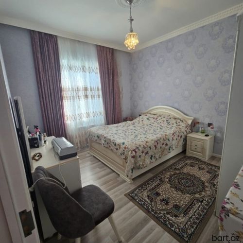 Saray qəs-də 3 otaqli həyət evi satilir.