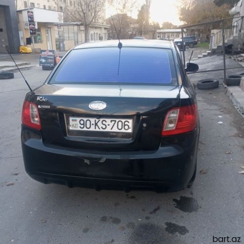 Kia Rio: 1.4 l | 2010 il