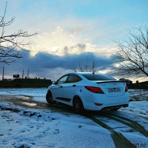 Hyundai Accent: 1.6 l. | 2014 il