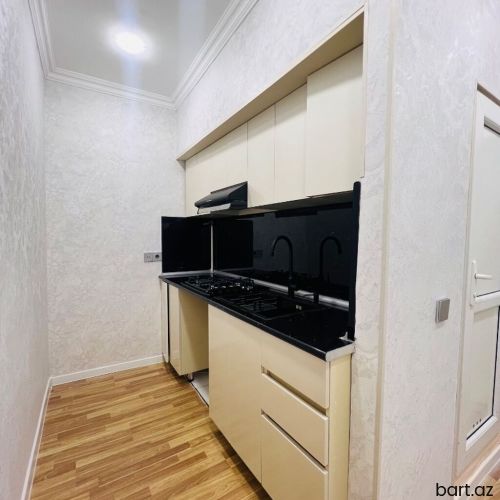 8-ci kilometrdə,2 otaqlı mənzil satilir.