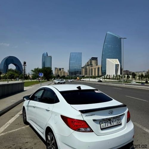 Hyundai Accent: 1.4 l | 2015 il