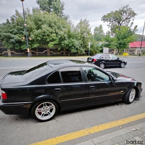 BMW 530: 3 l | 2001 il 