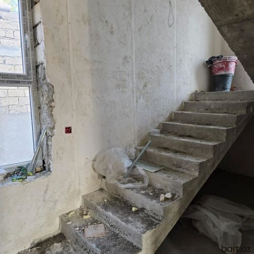 Digahda 5 otaqli həyət evi satilir.