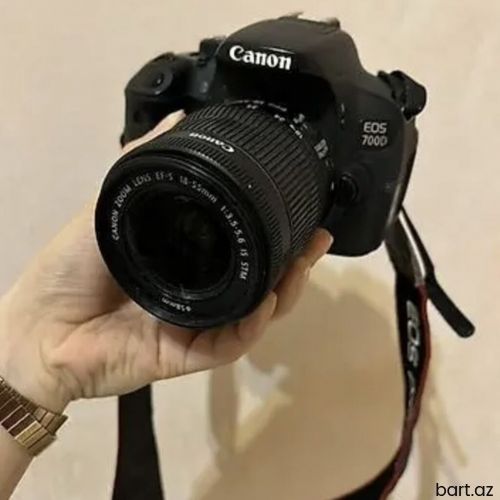 Canon EOS 700D DSLR fotoaparat
