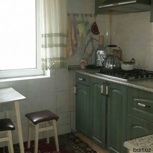 Suraxani rayonunda 5 otaqli mənzil satilir.
