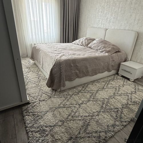 8-ci kilometrdə, 3 otaqlı mənzil satilir.