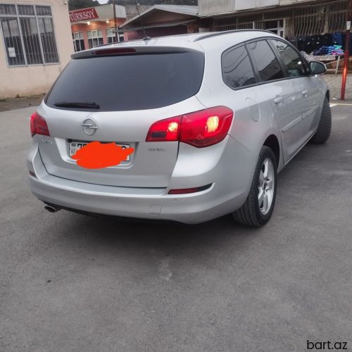Opel Astra: 1.4 l | 2011 il