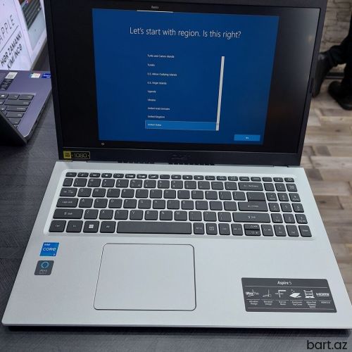 Intel Core i3, 8 GB, 15.6 