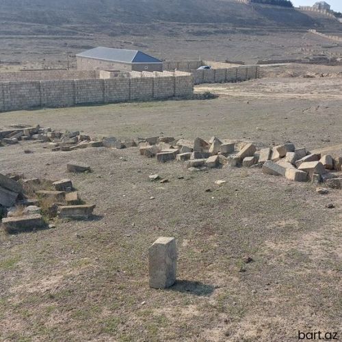 Novxani baglarinda5 ve 10 sot torpaq satilir.