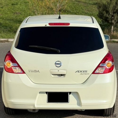 Nissan Tiida: 1.5 l | 2011 il 