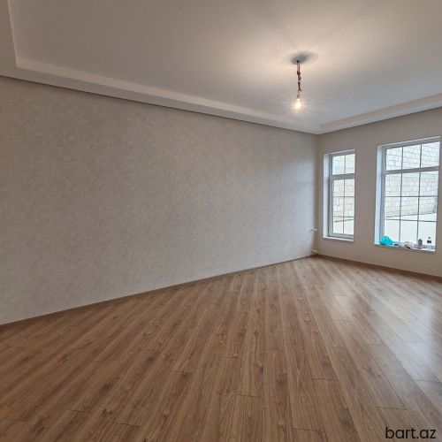 Binəqədi qəs. 4 otaqlı həyət evi satilir.