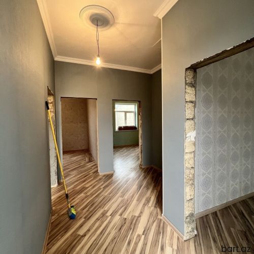 Binəqədi qəs. 3 otaqlı həyət evi satilir.