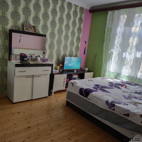 Zığ qəs. 6 otaqlı həyət evi satilir.