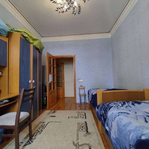 Bakıxanov qəs-də 3 otaqli mənzil stilir.
