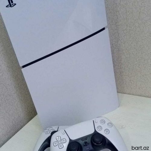 Ağ rəngli PlayStation 5
